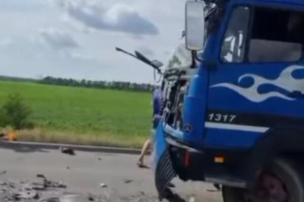 STRAŠNA NESREĆA KOD BORČE: Žestok sudar autobusa i kamiona! (VIDEO)