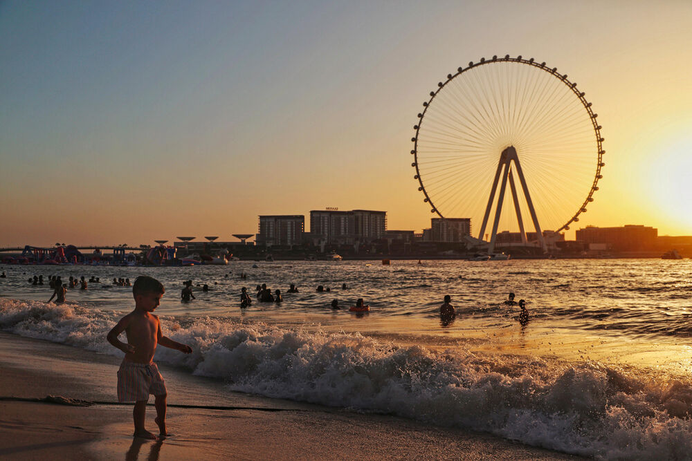 Dete na plaži u Dubaiju