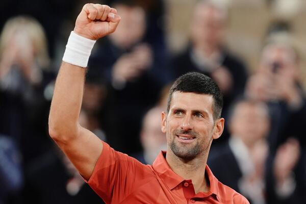 URNEBESNI ĐOKOVIĆ NASMEJAO PLANETU: Novak se našalio na svoj račun i pokazao VELIČINU!