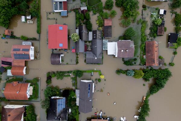 APOKALIPTIČNE SCENE U NEMAČKOJ! U POTOPU vatrogasac izgubio život, narod EVAKUISAN (FOTO)