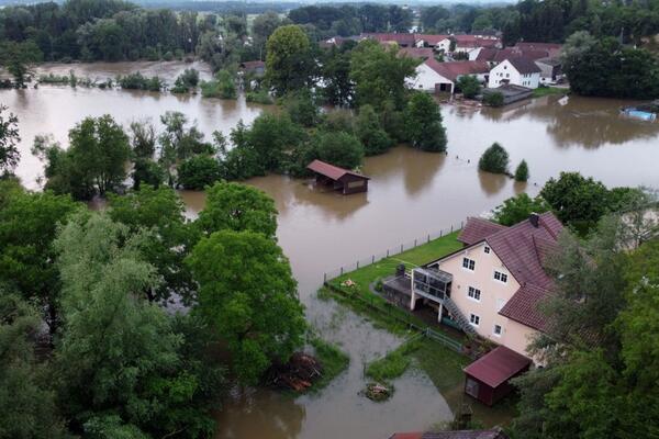 CRNI BILANS! U Nemačkoj dvoje ljudi izgubilo život zbog poplava, "SITUACIJA I DALJE KRITIČNA"