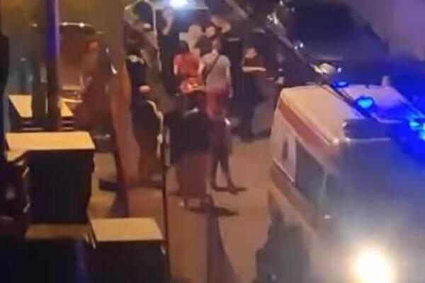 KARAMBOL NA ZVEZDARI: Jurio pod punim gasom, pa se zakucao u 4 automobila, a onda pokušao da POBEGNE! (VIDEO)