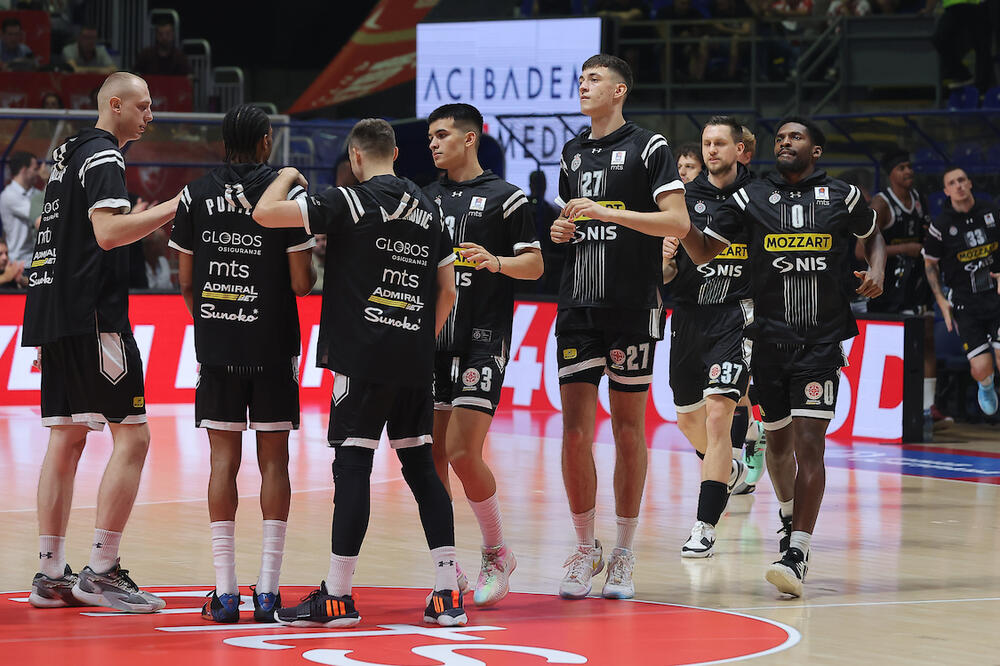 ODJEKNULA PONOĆNA BOMBA: Partizan dovodi bivšeg košarkaša Zvezde!