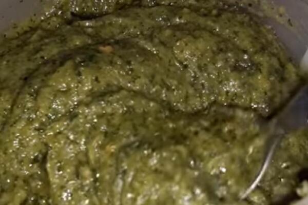 ORIGINALNI RECEPT ZA PESTO SOS OD BOSILJKA: Nećete moći da se ZAUSTAVITE, pravo je ČUDO OD RECEPTA - ide uz meso