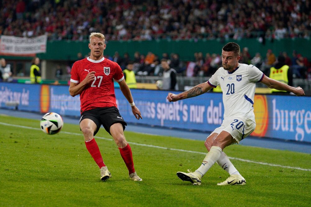 Sergej Milinković-Savić (desno) na prijateljskoj utakmici Austrije i Srbije