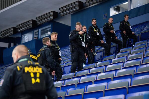 POLICIJA U STRAHU OD BOMBE PRED MEČ ŠVEDSKE I SRBIJE! Proglašen 4. stepen bezbednosti (FOTO)