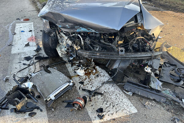 DETALJI KARAMBOLA NA AUTO-PUTU MILOŠ VELIKI: Tri osobe povređene, odmah prebačene u bolnicu u Čačku (FOTO)