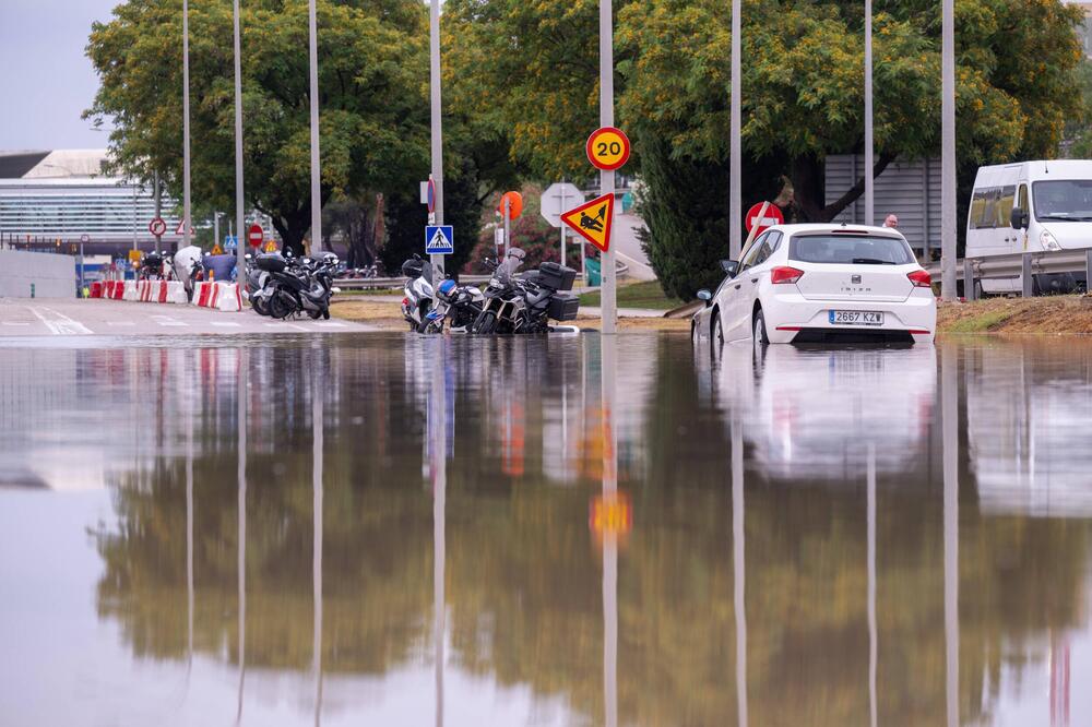 AERODROM PARALISAN, PISTA POPLAVLJENA... Neviđeno nevreme se sručilo na POZNATO LETOVALIŠTE, šta se ovo DEŠAVA?