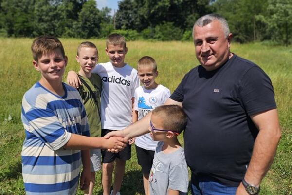 OVOM ČOVEKU CELA SRBIJA TREBA DA SKINE KAPU: Njegov gest ostavlja bez reči - malo je danas OVAKVIH LJUDI (FOTO)