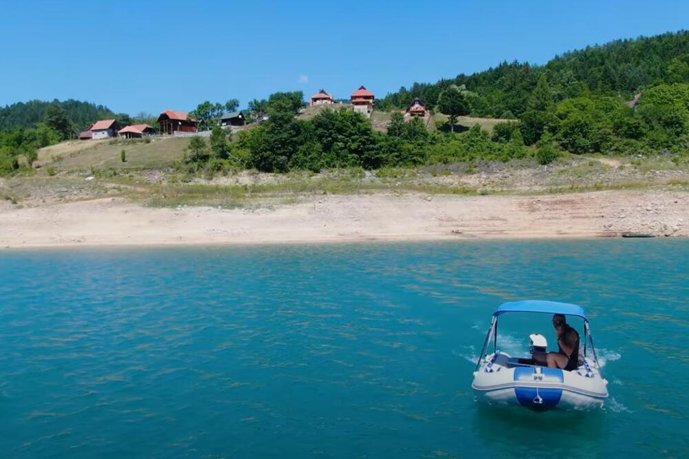 OVO JEZERO JE PRAVI RAJSKI VRT U SRBIJI: Pored njega more vam ne treba - odmor kakav možete samo da poželite (FOTO)