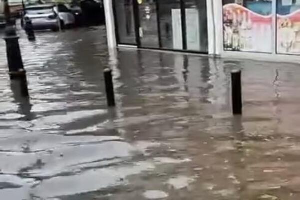 NAKON STRAŠNOG NEVREMENA U SRBIJI KOLAPS: U ovom delu SAOBRAĆAJ ZAUSTAVLJEN, oluja odnela sve pred sobom (VIDEO)