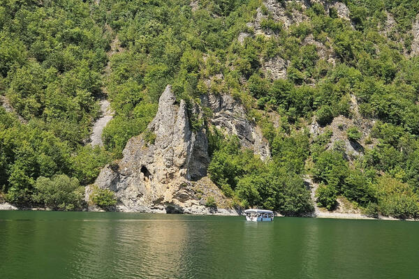 Nestao mladić u Zlatarskom jezeru: Spasilačke ekipe su na terenu