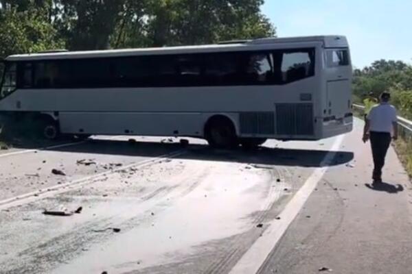 ŽESTOK SUDAR AUTOBUSA I AUTOMOBILA U GRČKOJ: Poginule 4 OSOBE, ima i POVREĐENIH