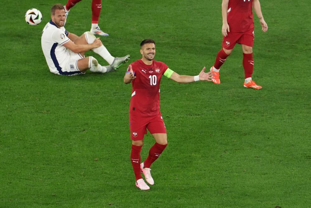 Dušan Tadić na utakmici Srbije i Engleske