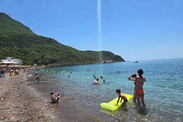 VAŽNO ZA SVE KOJI PUTUJU U CRNU GORU U NAREDNA 4 DANA: Ovo morate da znete, u toku je POTPUNA OBUSTAVA SAOBRAĆAJA!