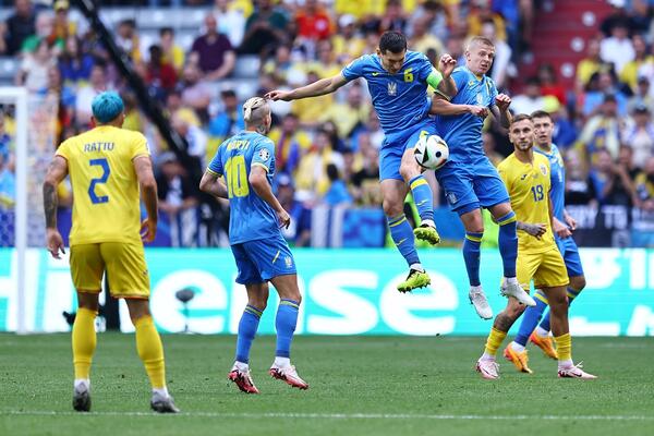 EURO SKANDAL! Zvezde reprezentacije izbacile selektora iz svlačionice (FOTO)