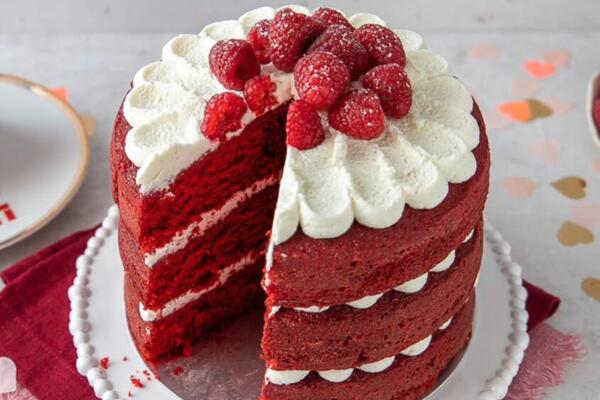 VOĆNA RED VELVET TORTA PO RECEPTU IZ 1920. GODINE: Savršenstvo sa MALINAMA je sve što vam treba ovog leta