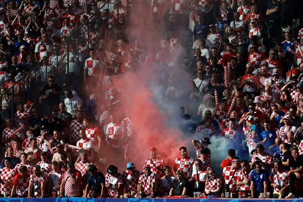 UEFA ŽESTOKO KAZNILA HRVATE! (FOTO)