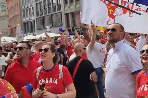 "IZAĐI MALA, IZAĐU MALA!" Navijači Srbije napravili spektakl u Minhenu (VIDEO)