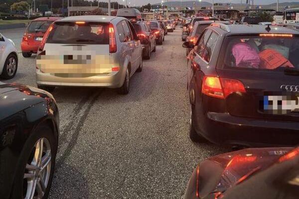 AKO USKORO KREĆETE ZA GRČKU, SPREMITE DEBELE ŽIVCE! Nepregledne kolone na ulazu u zemlju, BIĆE JOŠ VEĆI HAOS (FOTO)