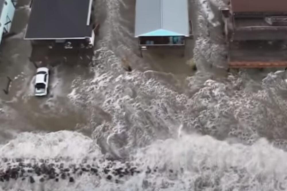 APOKALIPTIČNE SCENE U OVOM DELU SVETA: Ulice pod vodom, mrežama se šire DRAMATIČNI SNIMCI (VIDEO)