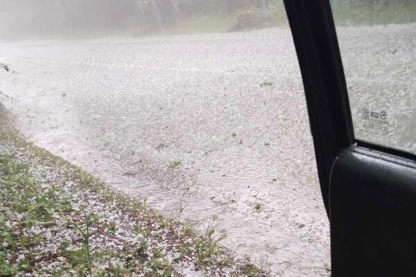 POTPUNI POTOP U IVANJICI: Grad veličine LEŠNIKA OPUSTOŠIO malinjake, odneseni i PUTEVI (FOTO)