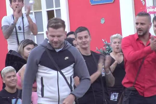 KAKAV ŠOK NA PINKU! Izbačen 20 dana pred FINALE: Takmičar o kom su svi brujali zauvek NAPUSTIO RIJALITI