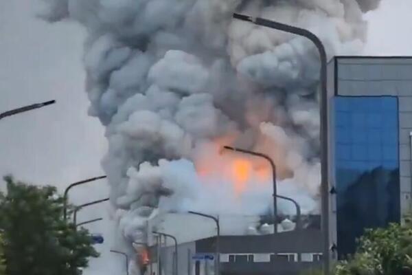 BUKNUO STRAVIČAN POŽAR U FABRICI LITIJUMSKIH BATERIJA: Pronađeno 20 spaljenih tela, prizori su UŽASAVAJUĆI (VIDEO)