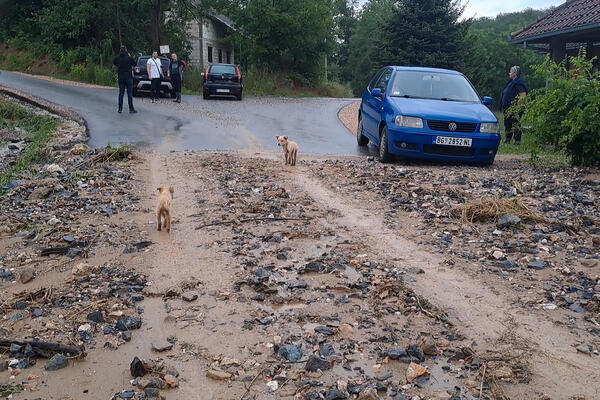 HITNO SE SAZIVA ŠTAB ZA VANREDNE SITUACIJE U LJIGU: Porodica bila zarobljena u bujici u svom automobilu (FOTO)