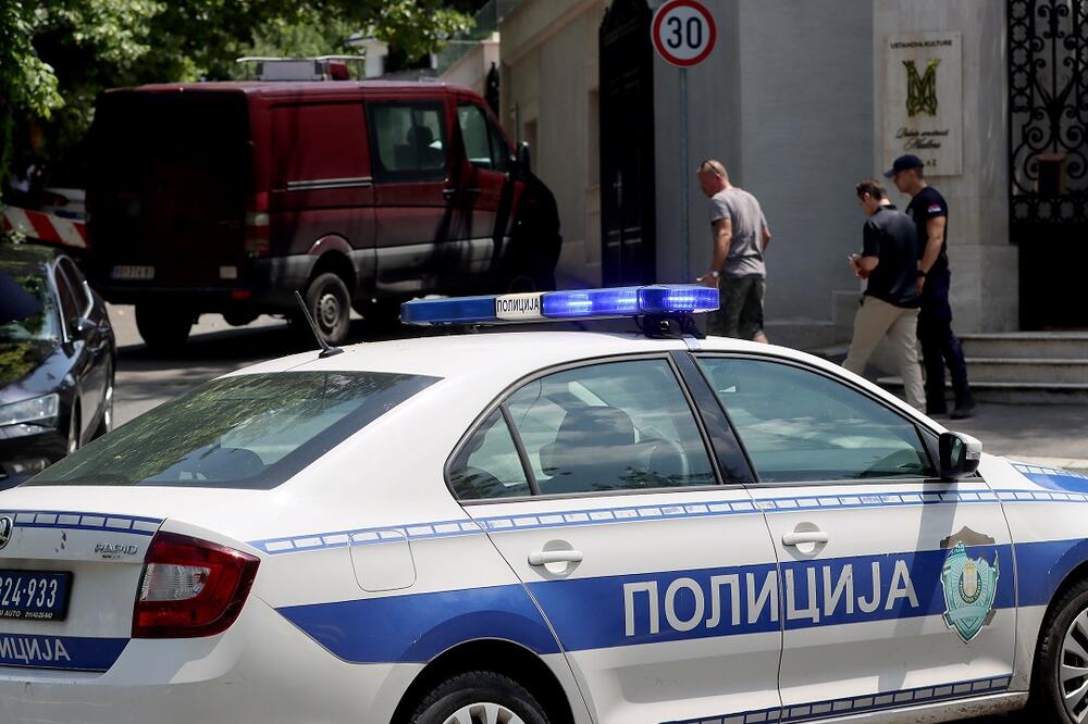 Mladić pucao u centru sela kod Rume, policija ga odmah uhapsila: U kući mu našli i lovačku pušku
