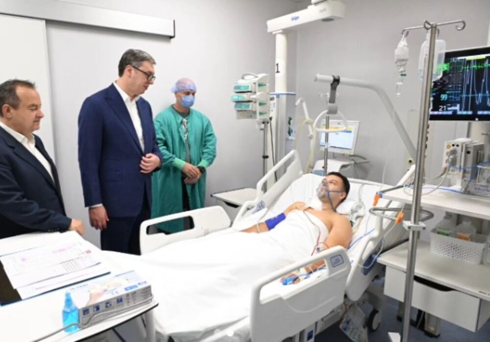 Aleksandar Vučić posetio ranjenog žandarma