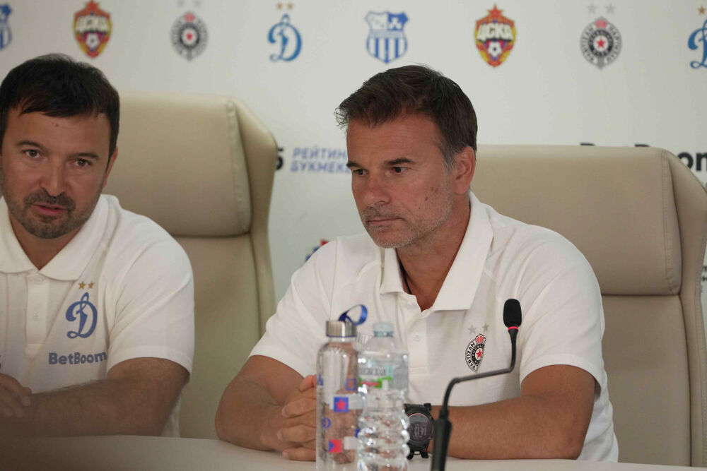 Aleksandar Stanojević (desno) na konferenciji za medije povodom početka Bratskog kupa u Moskvi