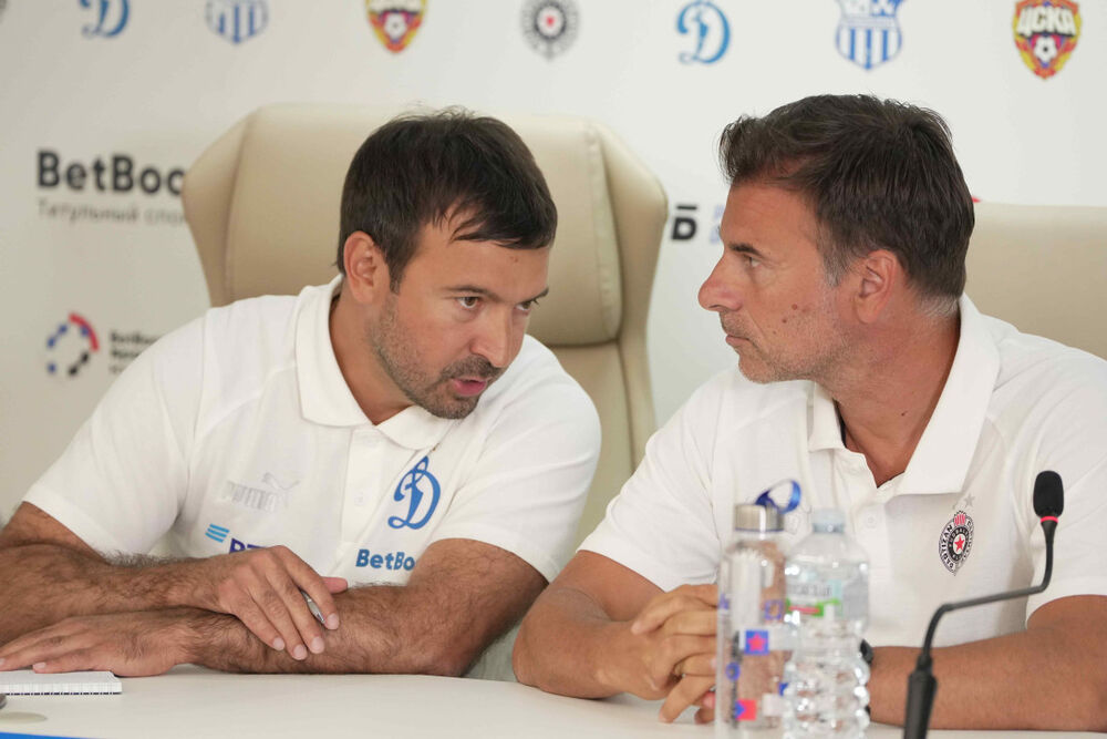 Aleksandar Stanojević (desno) na konferenciji za medije povodom početka Bratskog kupa u Moskvi