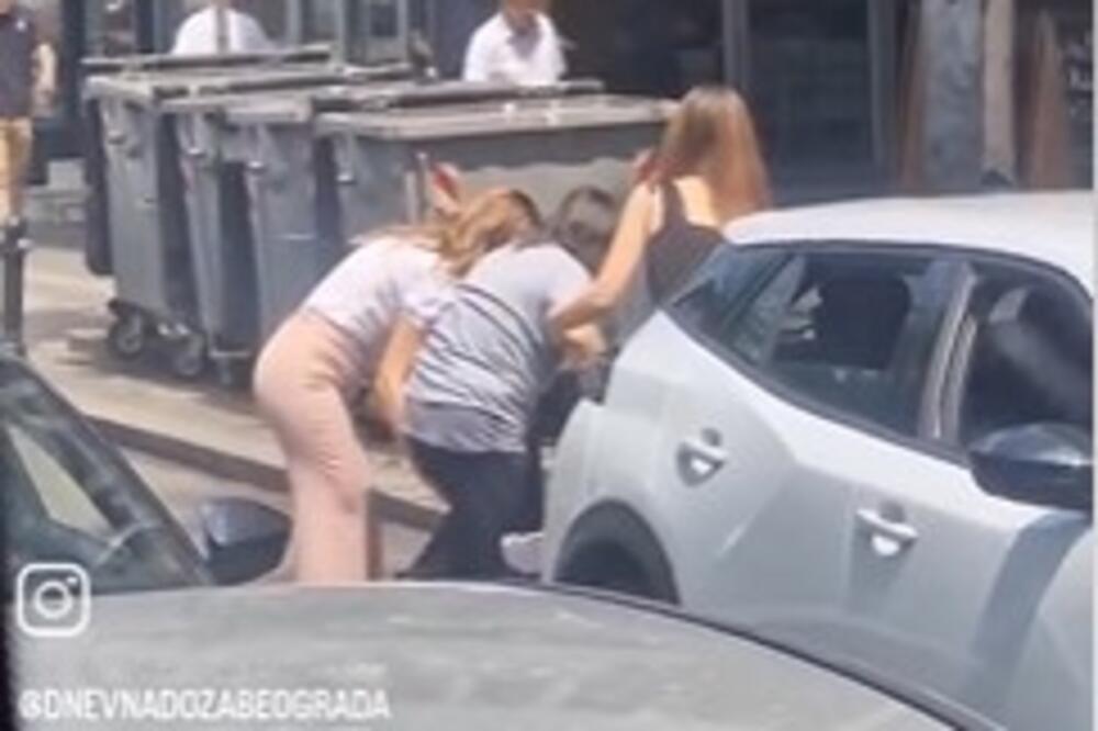 Dve devojke svojim potezom oduševile ceo Beograd: Odmah pritekle starijoj ženi, korak po korak... (VIDEO)