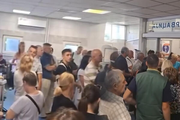 STAMPEDO NA ODELJENJU ORTOPEDIJE U KLINIČKOM CENTRU: Čekaonica krcata, šta se dešava? (VIDEO)