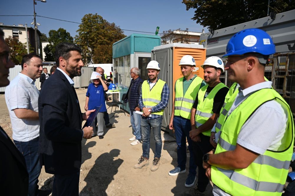 Gradonačelnik Aleksandar Šapić obišao je radove na izgradnji nove pijace u Obrenovcu u oktobru 2023. godine.