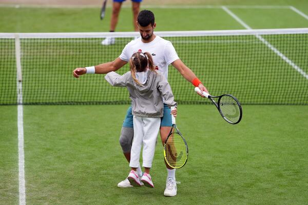 NOVAK O TARINOM ČITANJU KNJIGE TOKOM NJEGOVOG MEČA - "Bio sam veoma srećan, ali i tužan..."