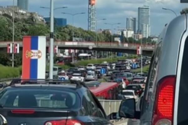 Opšti kolaps u Beogradu, saobraćaj se ne pomera: Ogromne gužve na ulicama glavnog grada, a sve zbog ovoga! (FOTO)