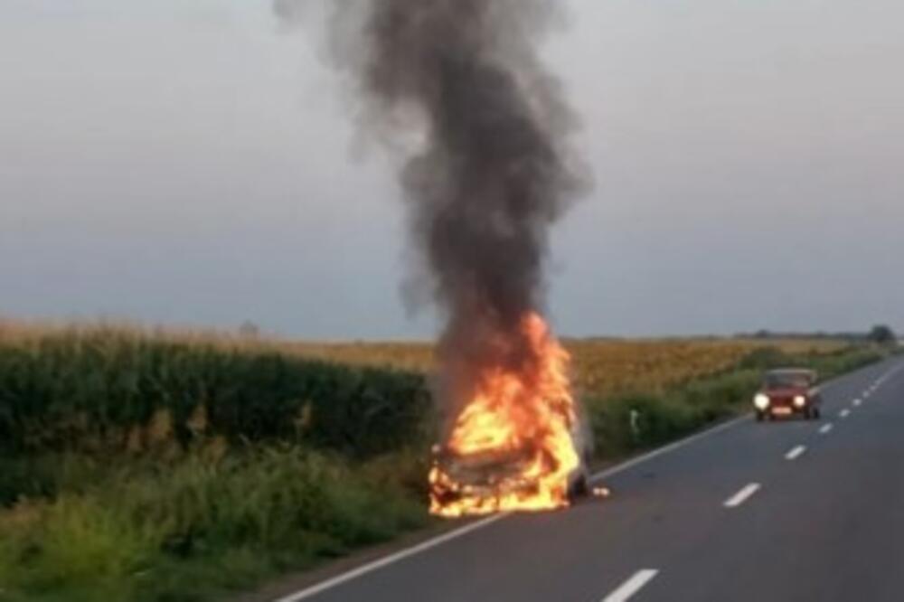 IZGOREO AUTOMOBIL KOD BAJMOKA: Dramatične slike sa lica mesta! (FOTO)