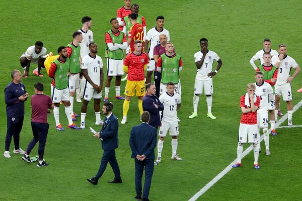 Englezi se međusobno potukli posle poraza u finalu EURO-a (VIDEO)