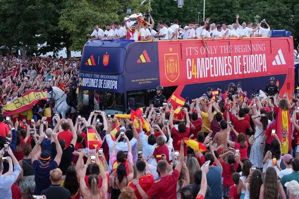 Istorijska fešta u Madridu: Spektakularan doček fudbalera Španije!