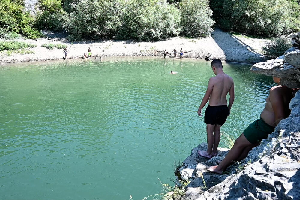 Prijepoljci spas od tropskih vrućina pronašli na plaži koja je raj: Kažu da im more pored ove lepote ne treba