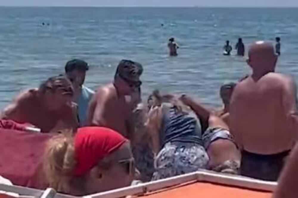 OVO JE RAZLOG BRUTALNE MAKLJAŽE ŽENA NA PLAŽI: Nasrnule jedna na drugu kao da su sišle sa uma, sve eskaliralo