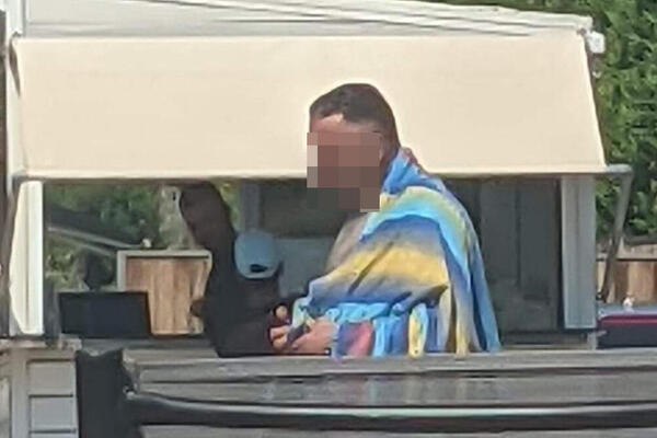 Srbi nahvatali pedofila na poznatom letovalištu u Grčkoj, pa upozorili: "Stoji u plićaku, gleda decu, dira se" FOTO