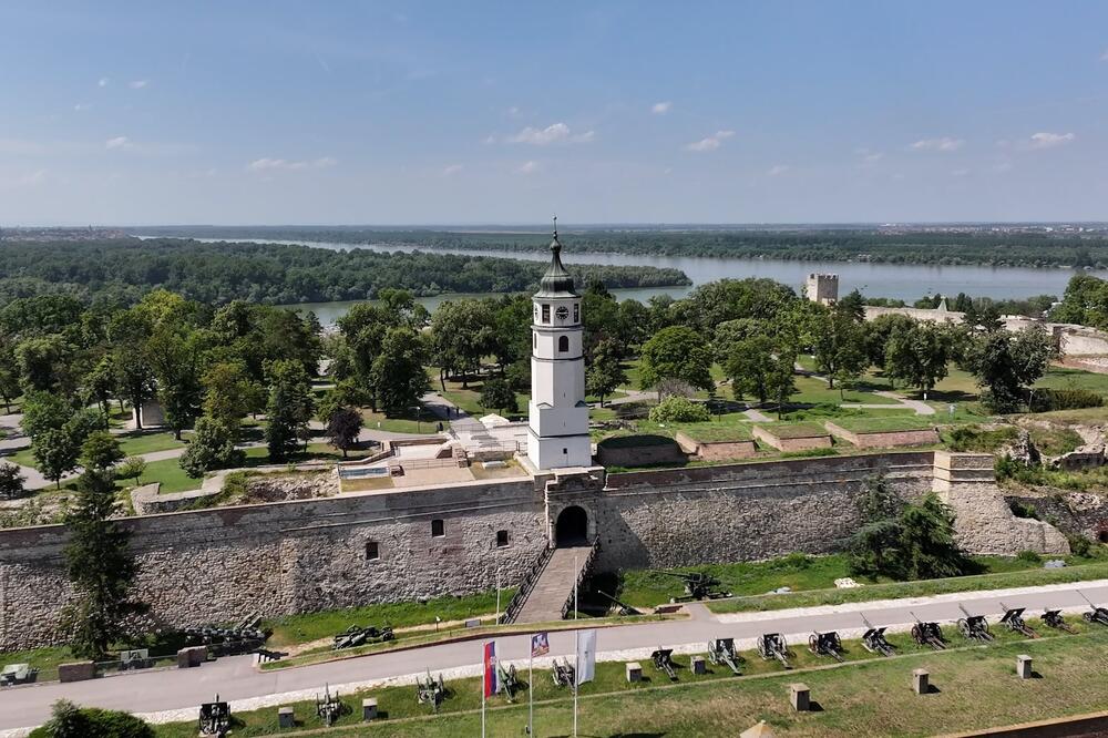 SAHAT KULA SAČUVANA U IZVORNOM OBLIKU: Javni sat, svedok vremena, nikada nije izgubio na značaju