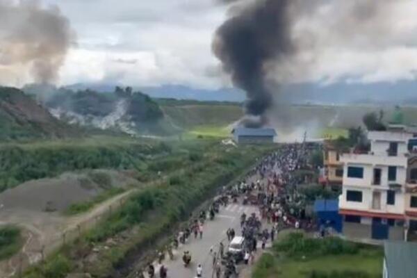 Horor! Srušio se avion sa 19 ljudi, policija i vatrogasci na licu mesta (VIDEO)