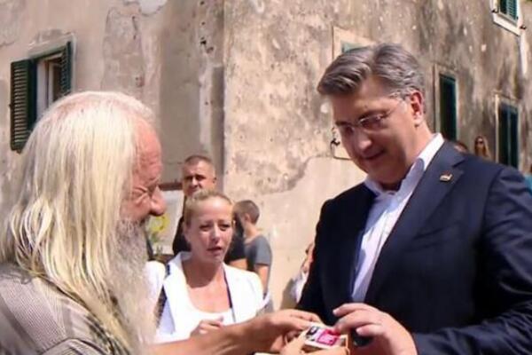 Plenković posetio hrvatsko ostrvo, pa na poklon dobio IZMET: Pazite samo ovu reakciju, plakaćete od smeha! (VIDEO)