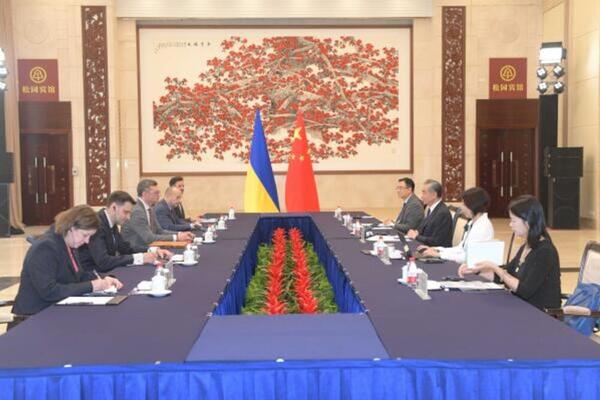 Vang Ji pozivao na zdrav i stabilan razvoj odnosa između Kine i Ukrajine