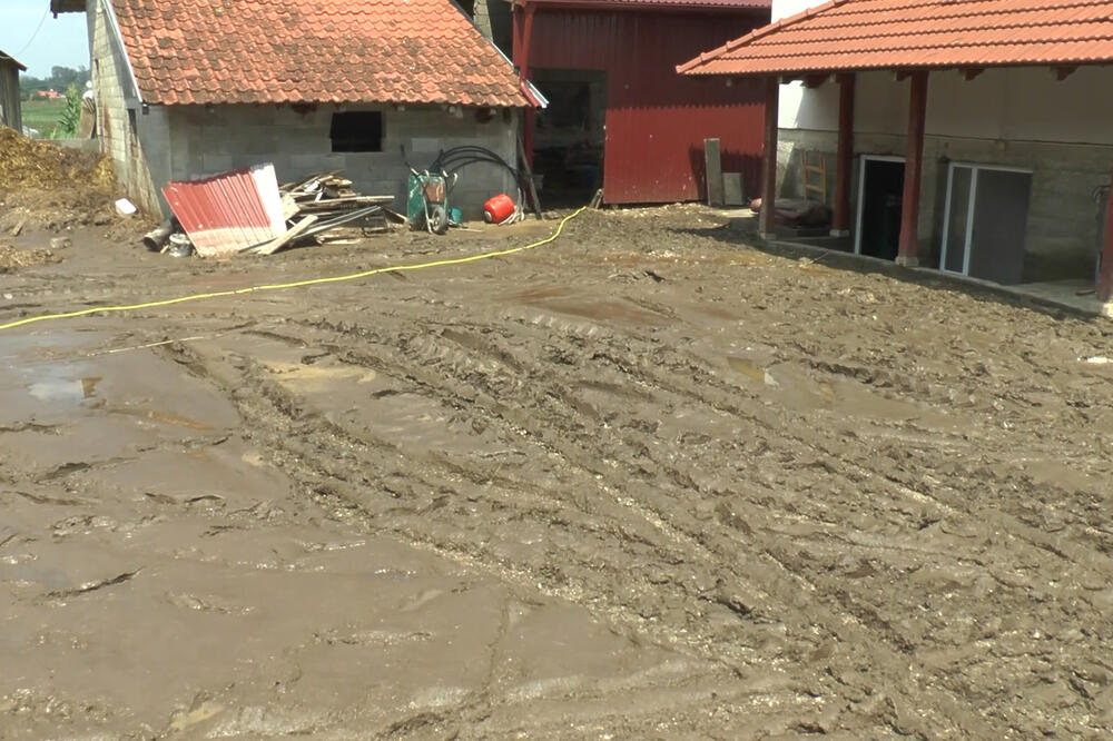 Putevi uništeni, kuće potpuno odsečene od sveta: Teško stanje u Arilju posle nevremena, posledice užasne (FOTO)