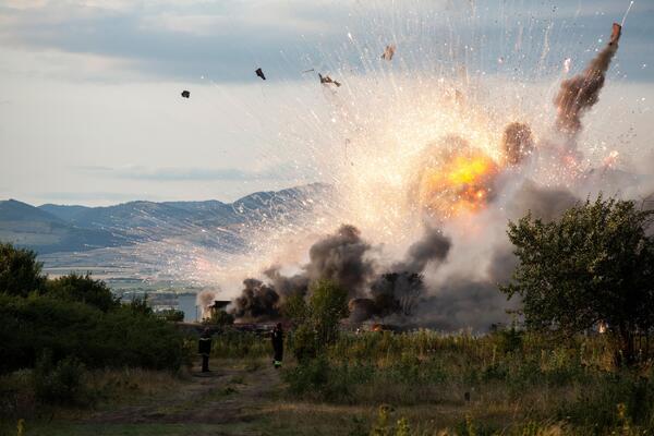 Jezivi prizori iz Bugarske, eksplozije odzvanjale u blizini Sofije! Ima poginulih, povređenih i nestalih (FOTO)